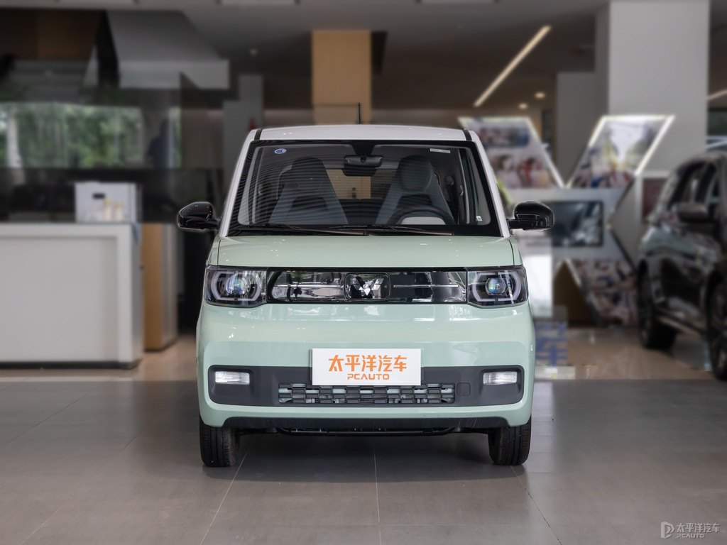 白色+牛油果綠宏光MINIEV整車外觀外觀圖片