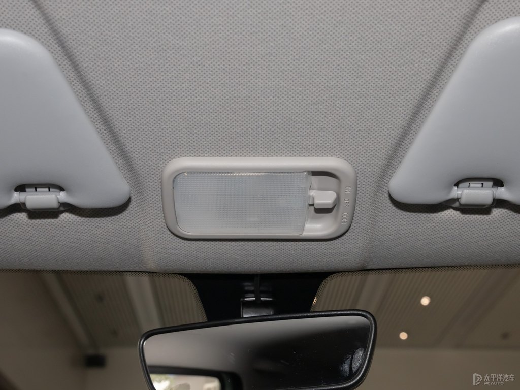 白色+牛油果綠宏光MINIEV車廂內(nèi)飾圖片