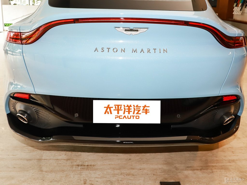 磨砂玻璃藍阿斯頓·馬丁DBX車尾外觀圖片