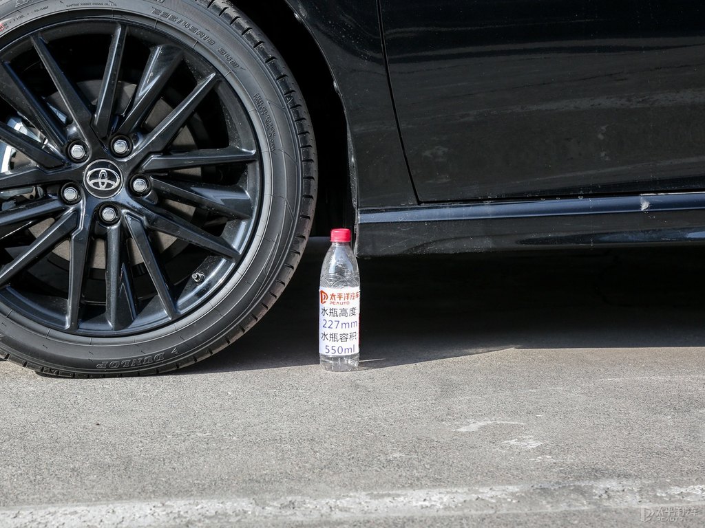 墨晶黑凱美瑞車身外觀圖片