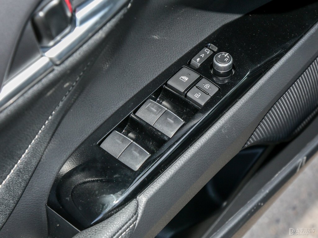 墨晶黑凱美瑞車廂內(nèi)飾圖片