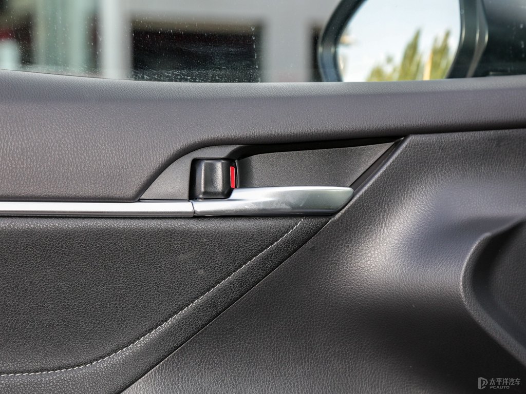墨晶黑凱美瑞車廂內(nèi)飾圖片