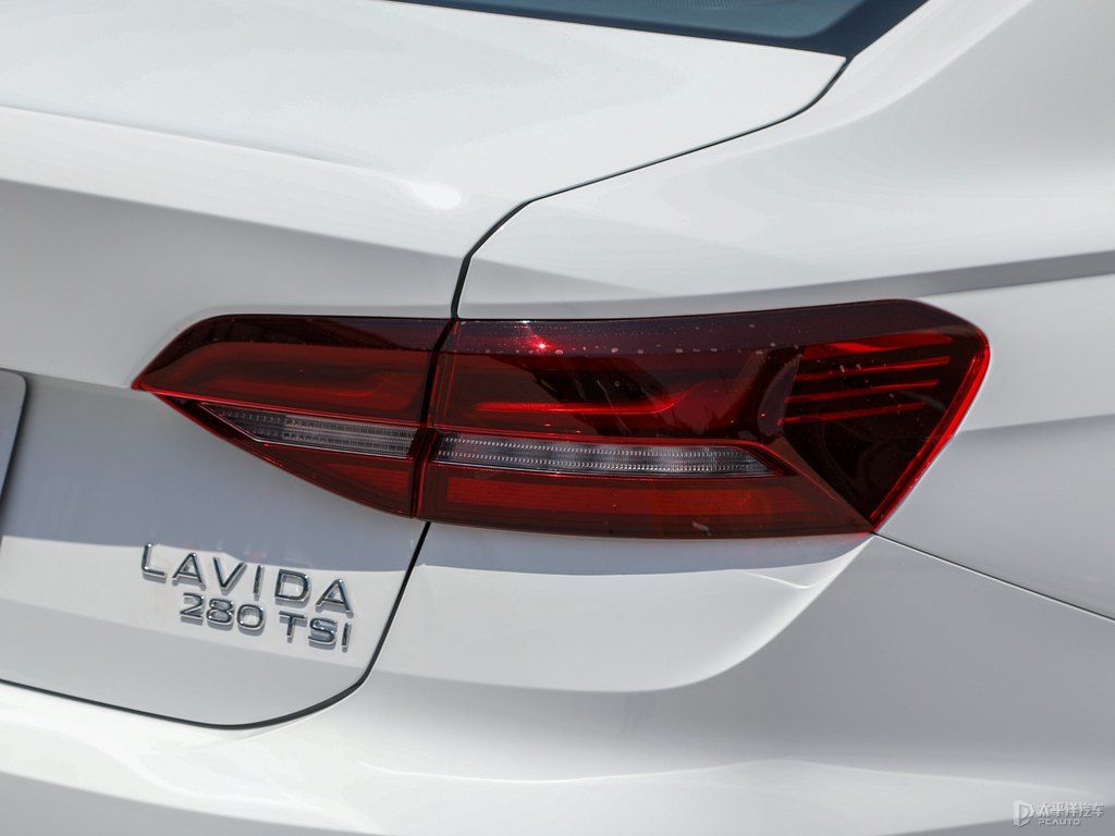 開(kāi)場(chǎng)白朗逸車(chē)尾外觀圖片