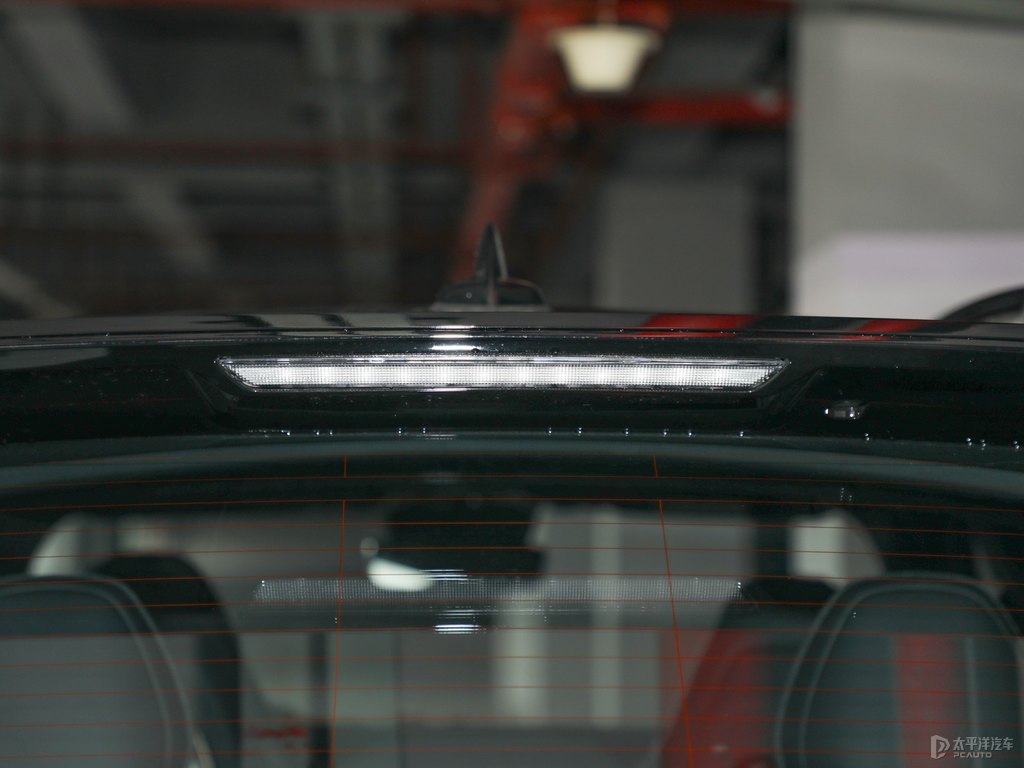 薄霧灰領(lǐng)克01車尾外觀圖片
