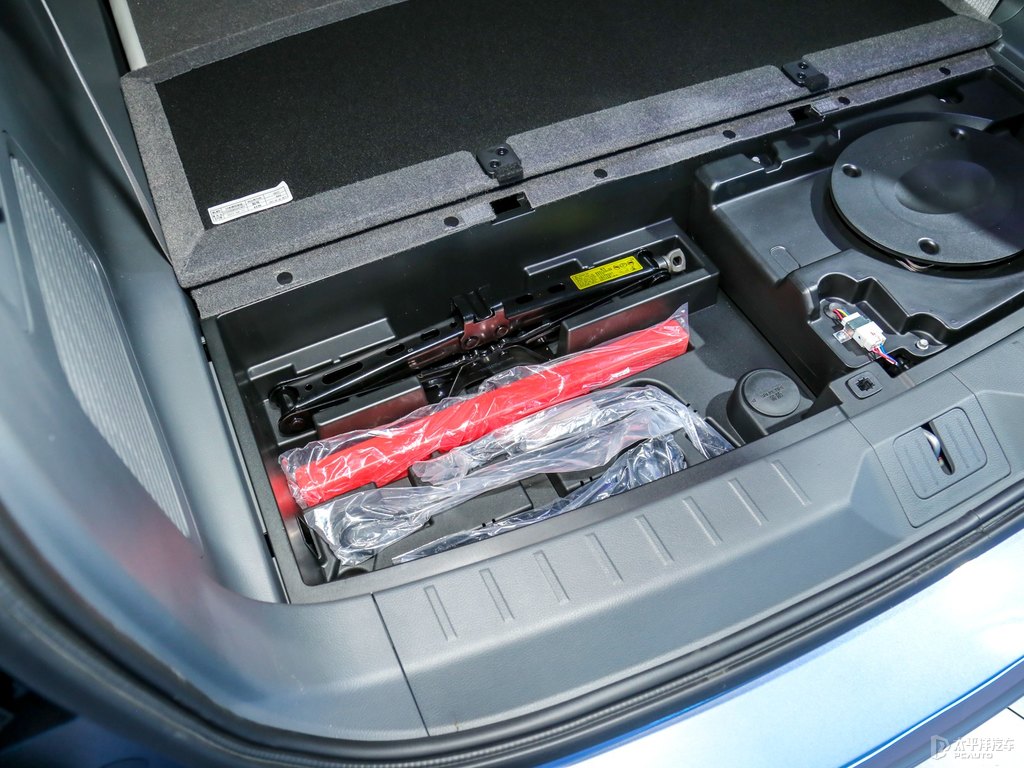 浮氧藍(lán)傳祺GS8后備廂空間圖片