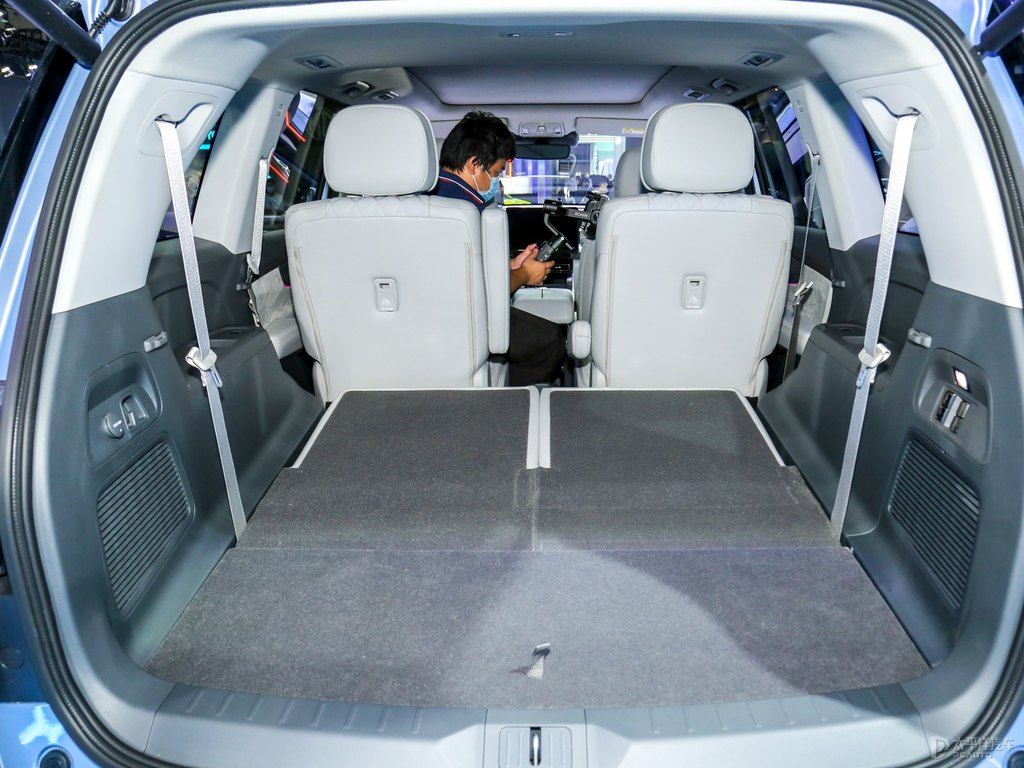 浮氧藍傳祺GS8后備廂空間圖片