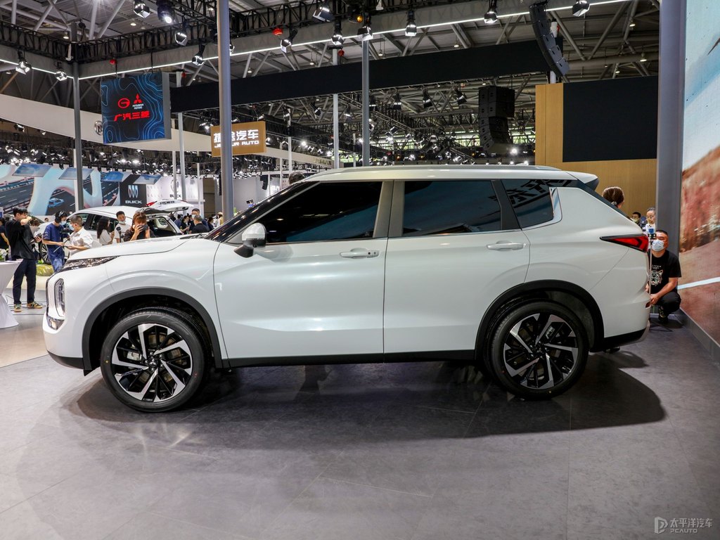 星鉆白歐藍(lán)德整車外觀外觀圖片