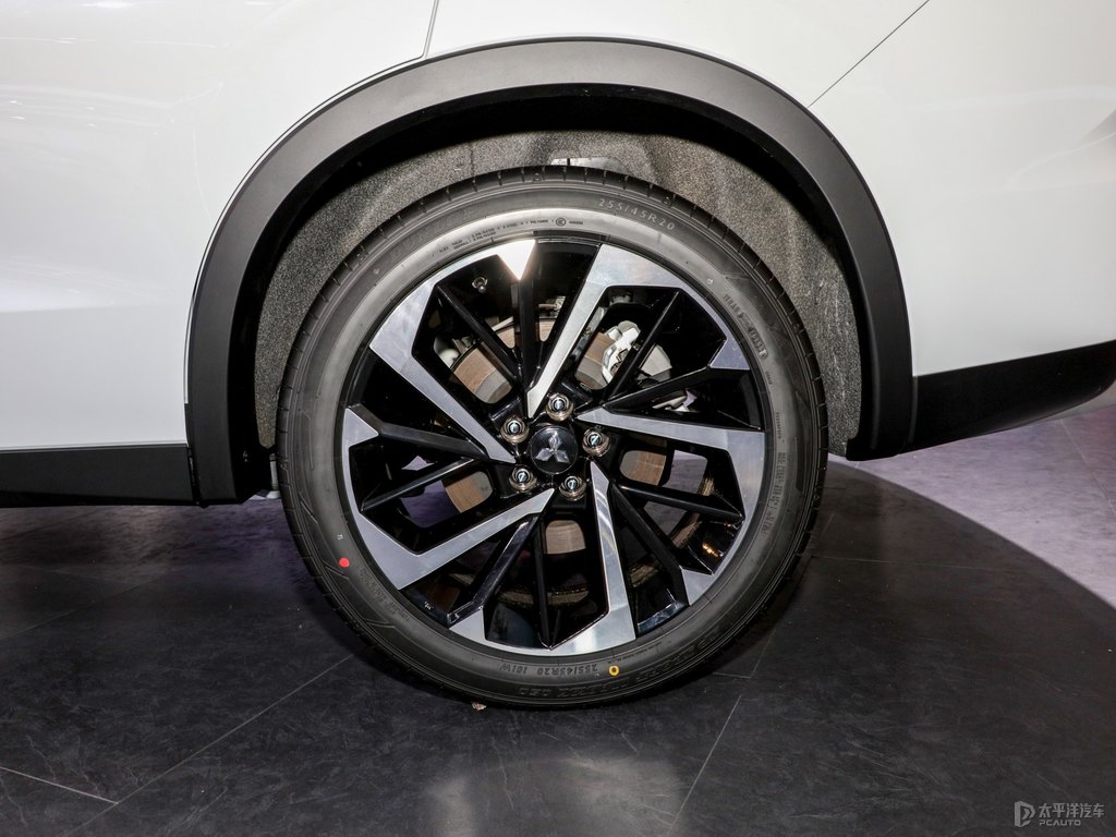 星鉆白歐藍(lán)德車(chē)身外觀圖片