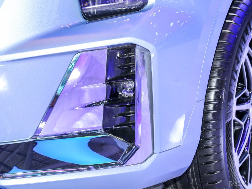 浮氧藍(lán)傳祺GS8車(chē)頭外觀圖片