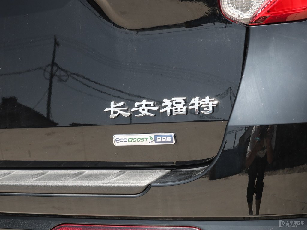塞舌爾黑探險(xiǎn)者車尾外觀圖片