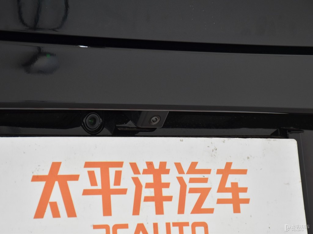 暗夜黑小鵬P7車尾外觀圖片