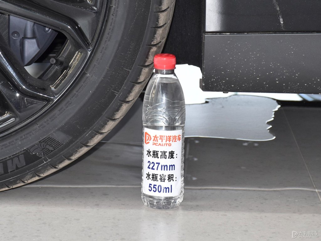 暗夜黑小鵬P7車身外觀圖片