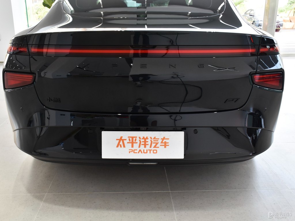 暗夜黑小鵬P7車(chē)尾外觀圖片