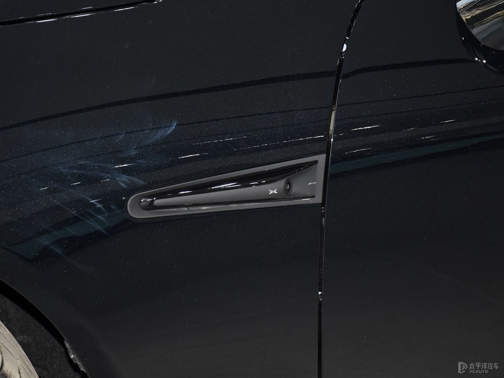 暗夜黑小鵬P7車身外觀圖片
