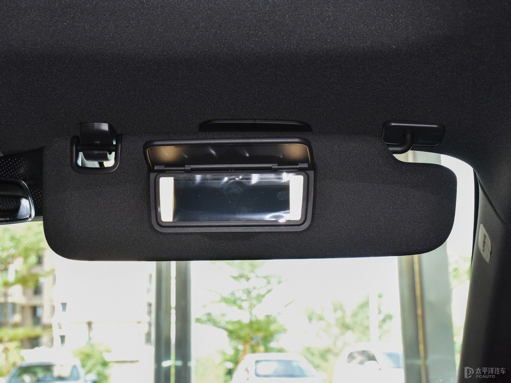暗夜黑小鵬P7車廂內(nèi)飾圖片