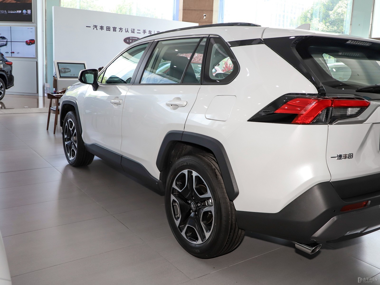 RAV4榮放外觀高清大圖