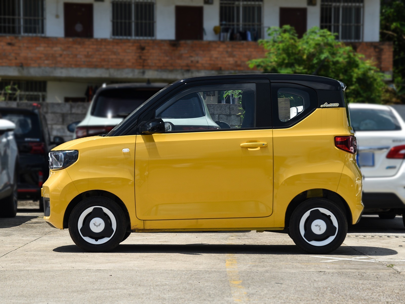 黑色+檸檬黃宏光MINIEV整車外觀外觀圖片