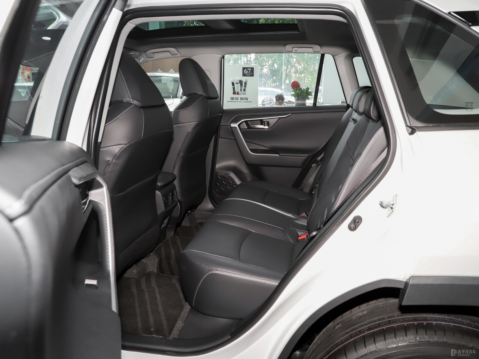 RAV4榮放空間高清大圖