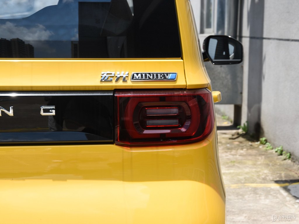 黑色+檸檬黃宏光MINIEV車尾外觀圖片