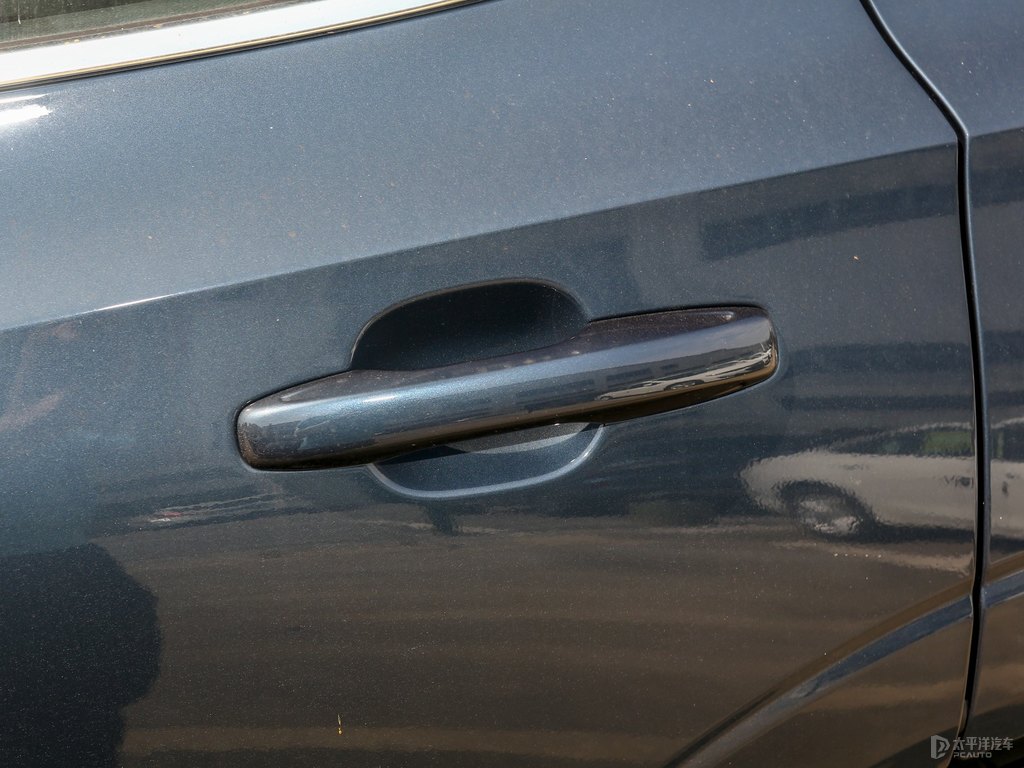 閃銀灰沃爾沃XC60車身外觀圖片