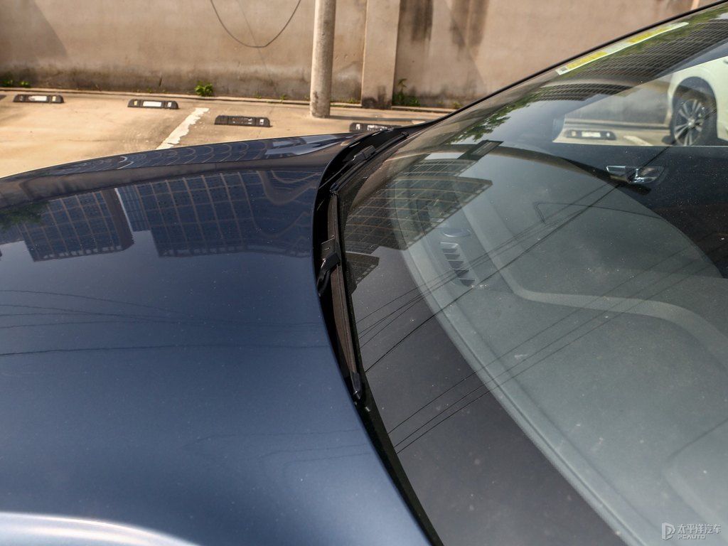 閃銀灰沃爾沃XC60車身外觀圖片