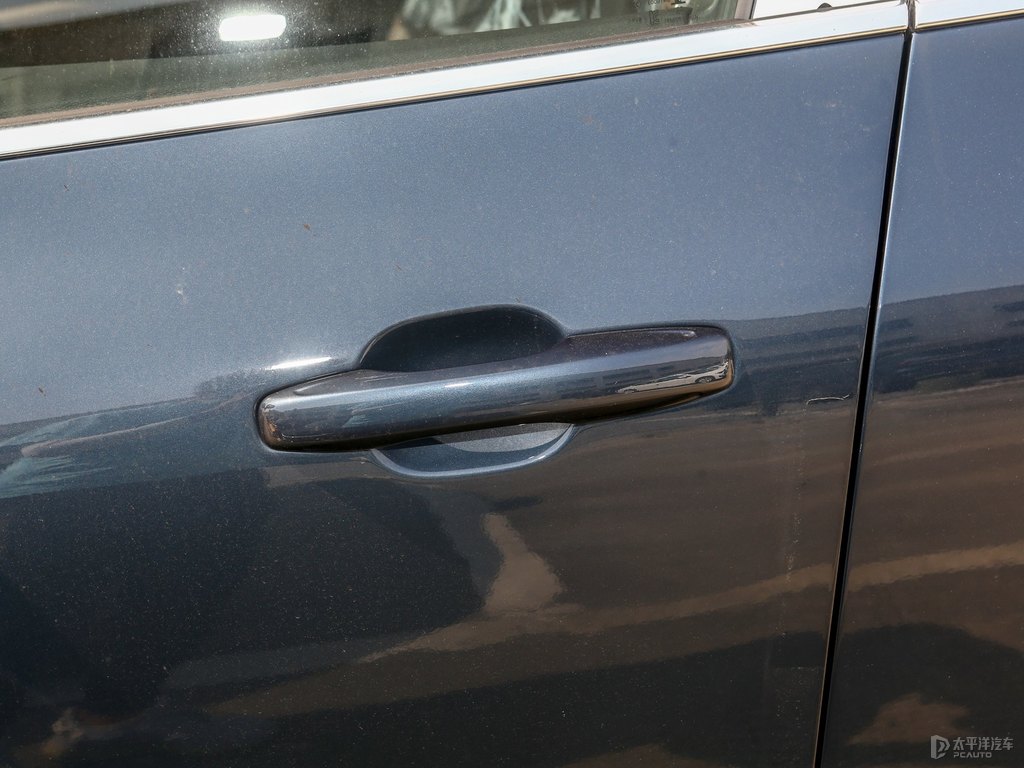 閃銀灰沃爾沃XC60車身外觀圖片