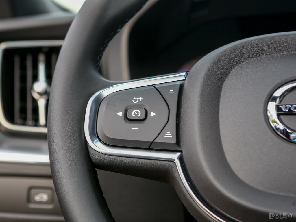 閃銀灰沃爾沃XC60中控內(nèi)飾圖片