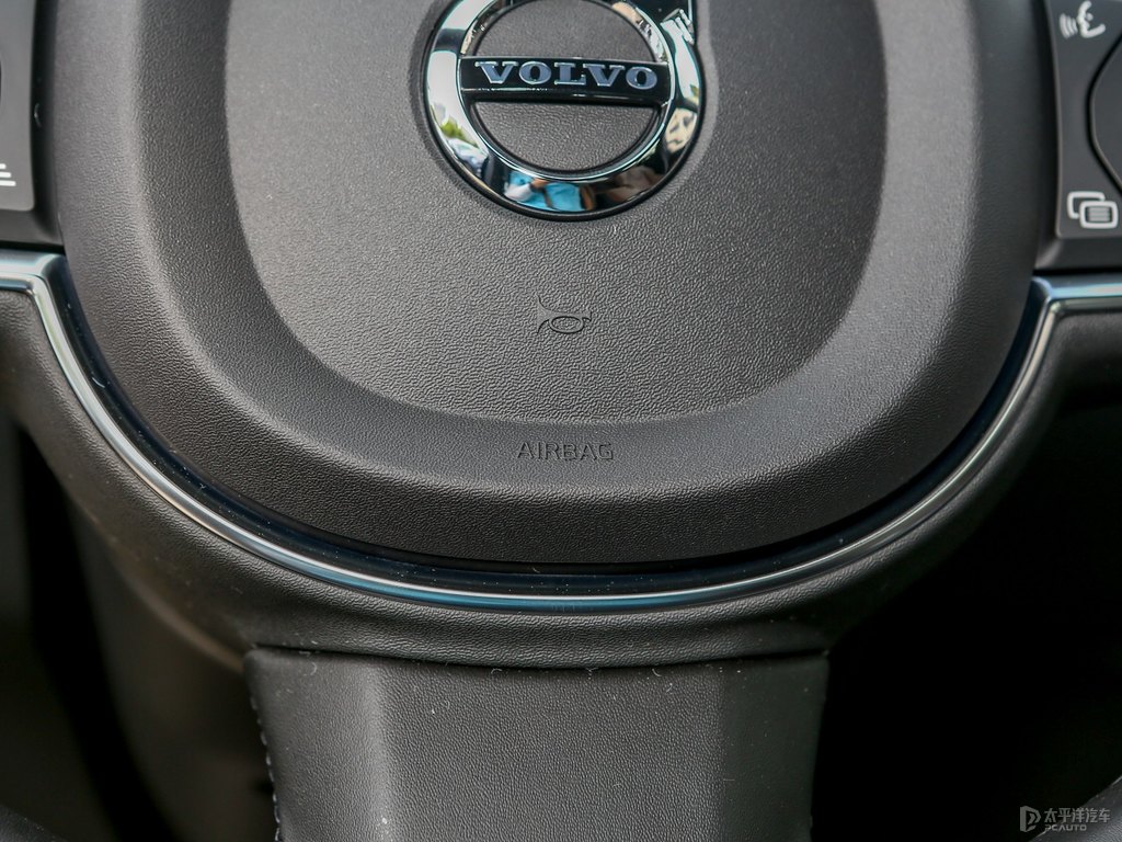 閃銀灰沃爾沃XC60中控內(nèi)飾圖片
