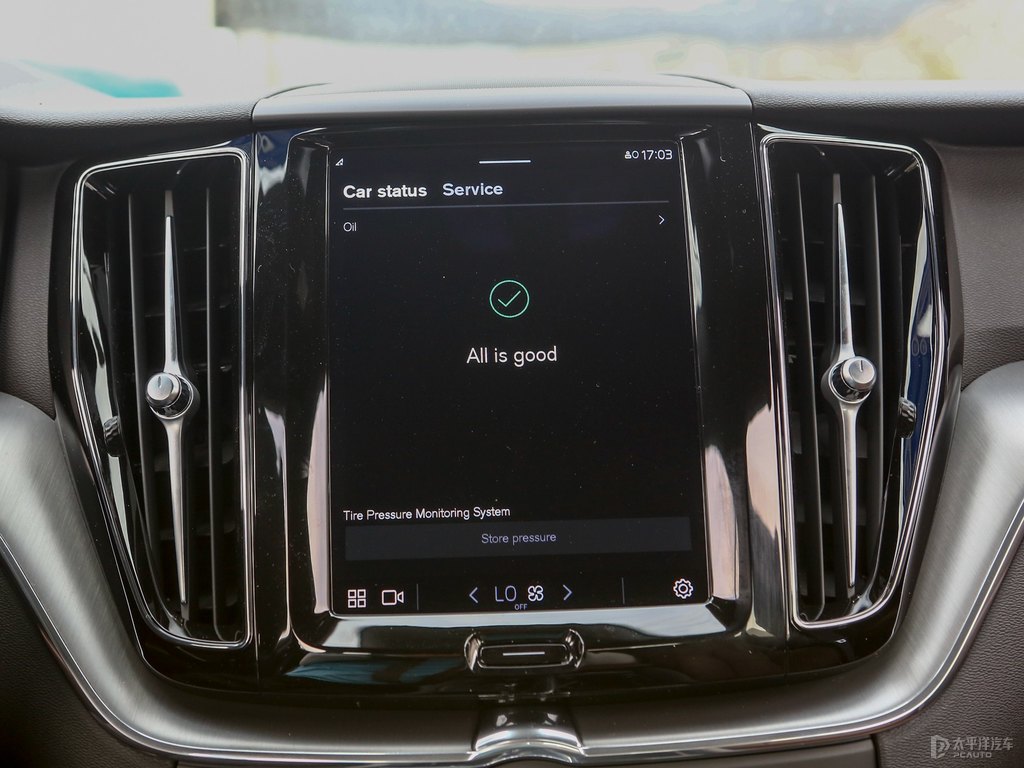 閃銀灰沃爾沃XC60中控內(nèi)飾圖片
