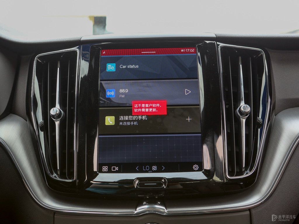 閃銀灰沃爾沃XC60中控內(nèi)飾圖片