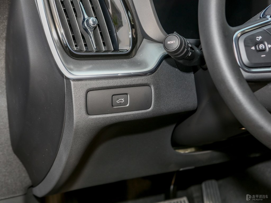 閃銀灰沃爾沃XC60中控內(nèi)飾圖片