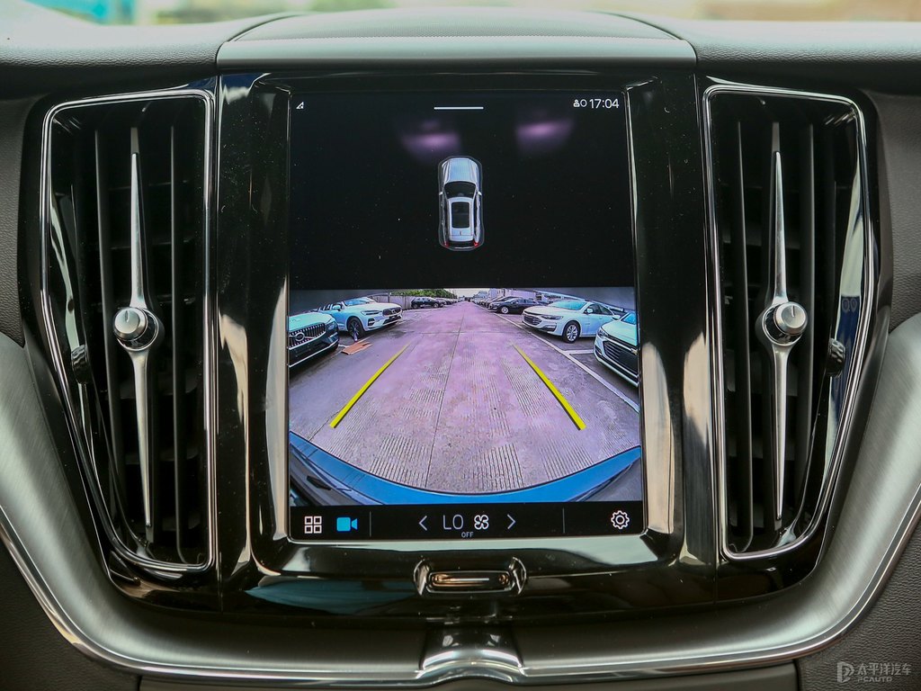 閃銀灰沃爾沃XC60中控內(nèi)飾圖片