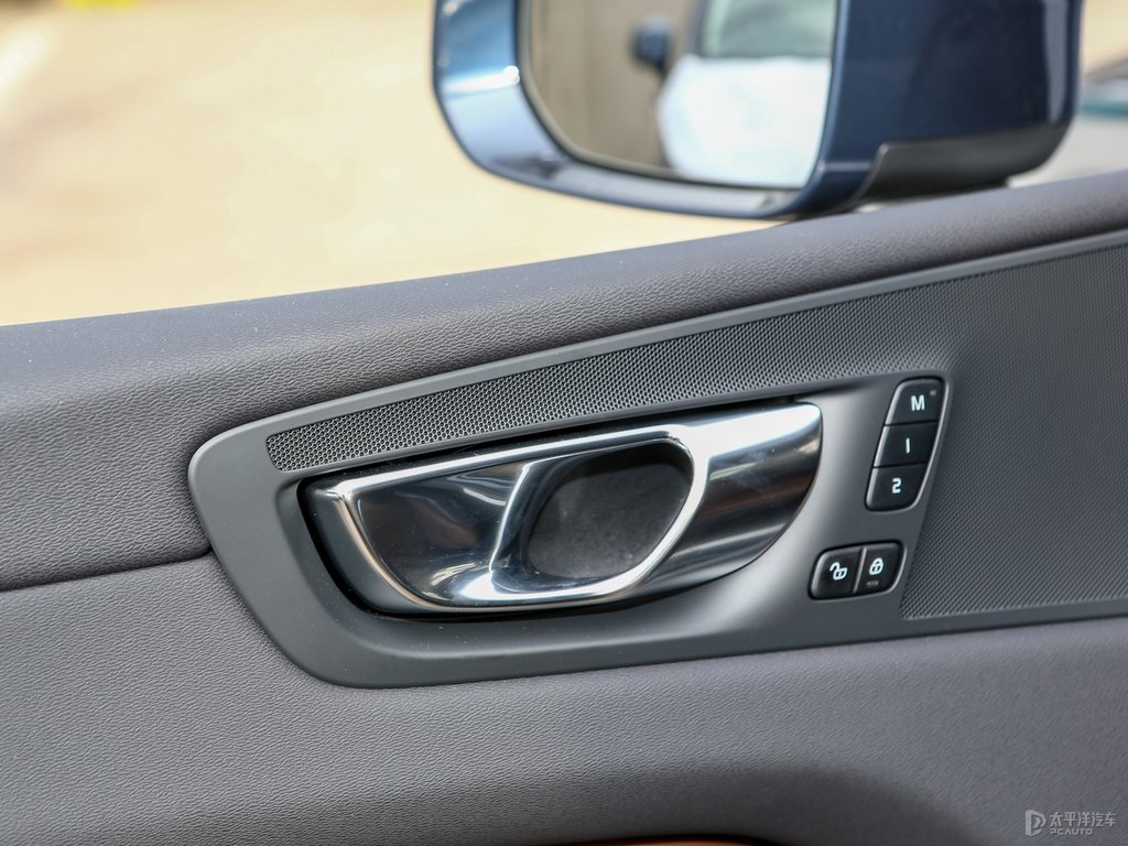閃銀灰沃爾沃XC60車廂內(nèi)飾圖片