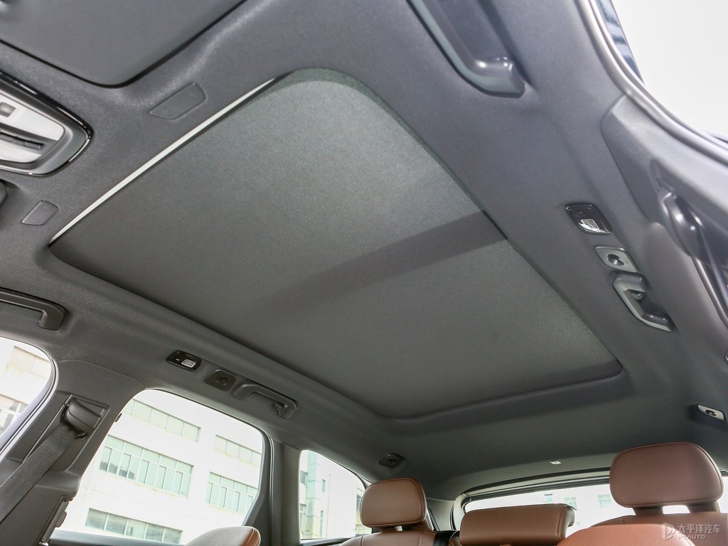 閃銀灰沃爾沃XC60車(chē)廂內(nèi)飾圖片