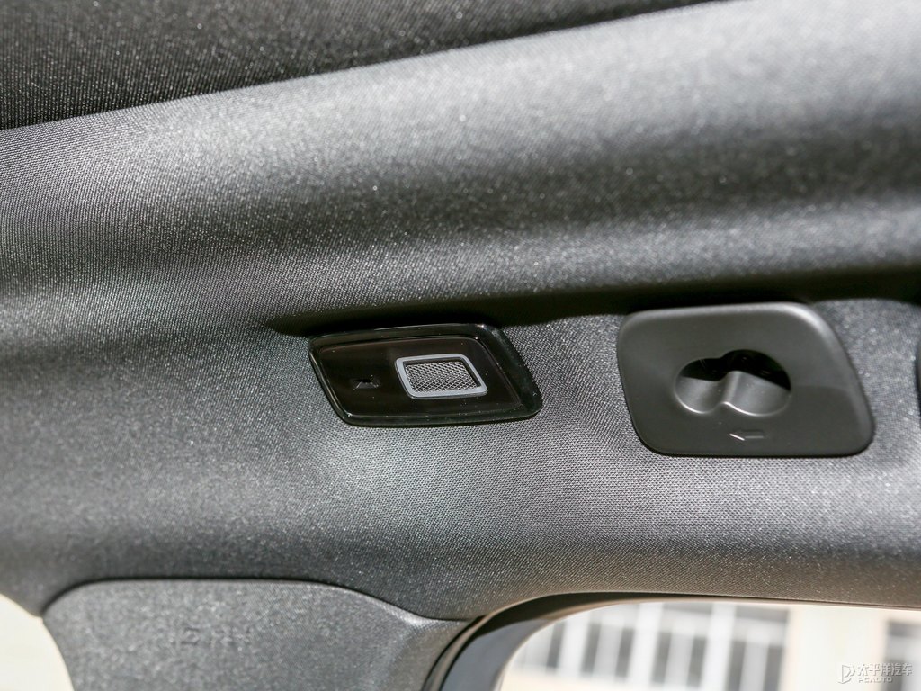 閃銀灰沃爾沃XC60車廂內(nèi)飾圖片