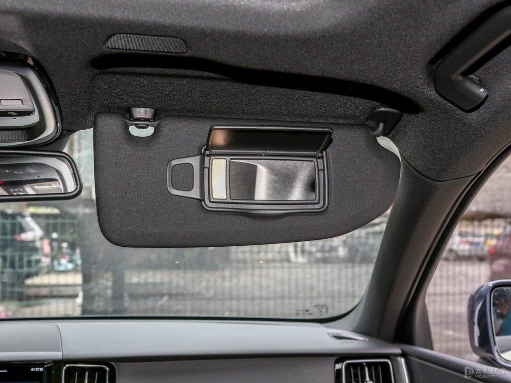 閃銀灰沃爾沃XC60車廂內(nèi)飾圖片