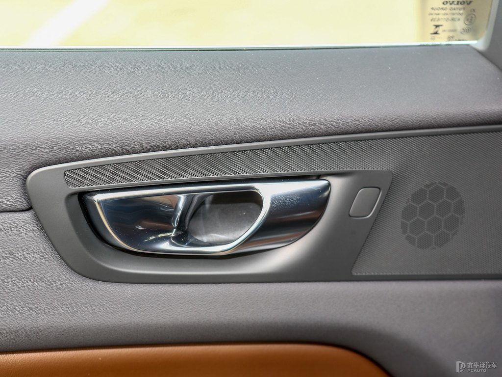 閃銀灰沃爾沃XC60車廂內(nèi)飾圖片