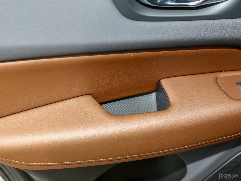 閃銀灰沃爾沃XC60車廂內(nèi)飾圖片