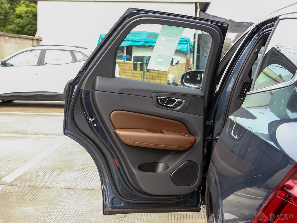 閃銀灰沃爾沃XC60車廂內(nèi)飾圖片