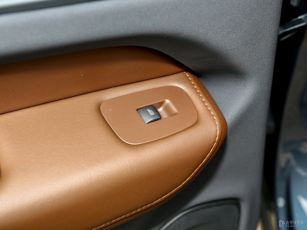 閃銀灰沃爾沃XC60車廂內(nèi)飾圖片