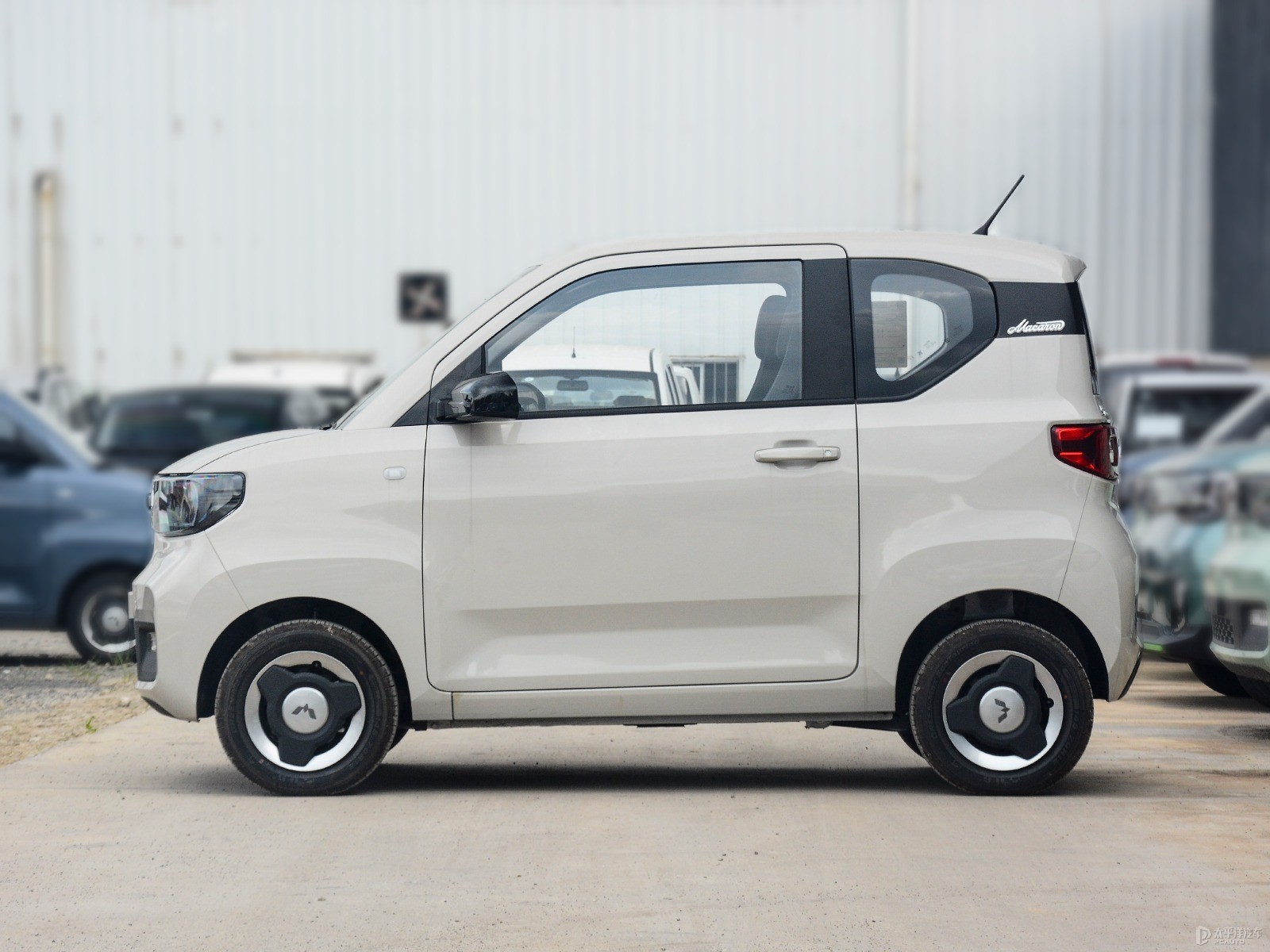 生椰白宏光MINIEV整車外觀外觀圖片