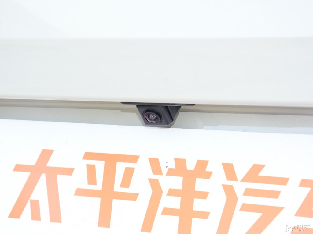 生椰白宏光MINIEV車(chē)尾外觀圖片