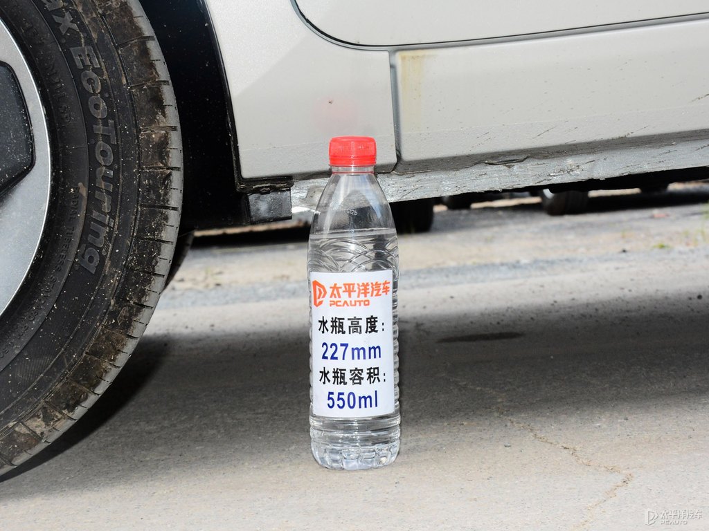 生椰白宏光MINIEV車身外觀圖片