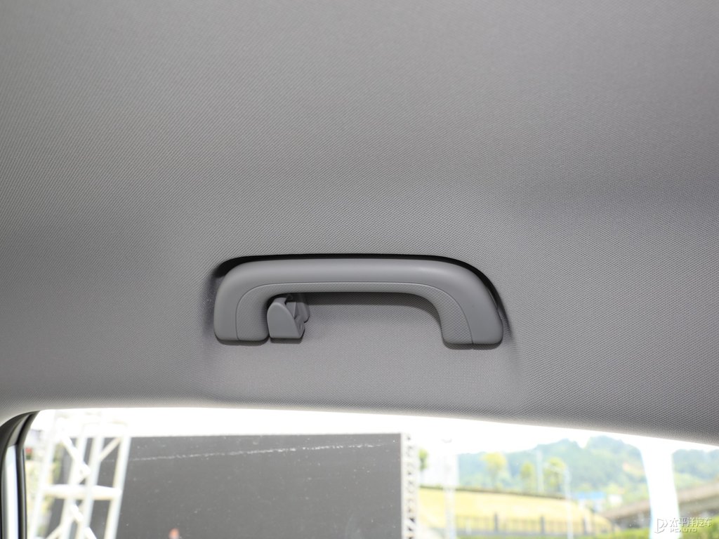 水墨白新帝豪車(chē)廂內(nèi)飾圖片
