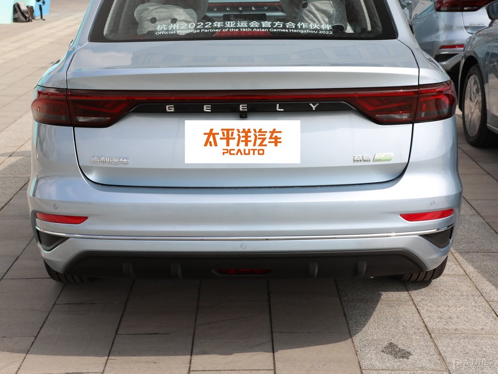 月影藍新帝豪車尾外觀圖片