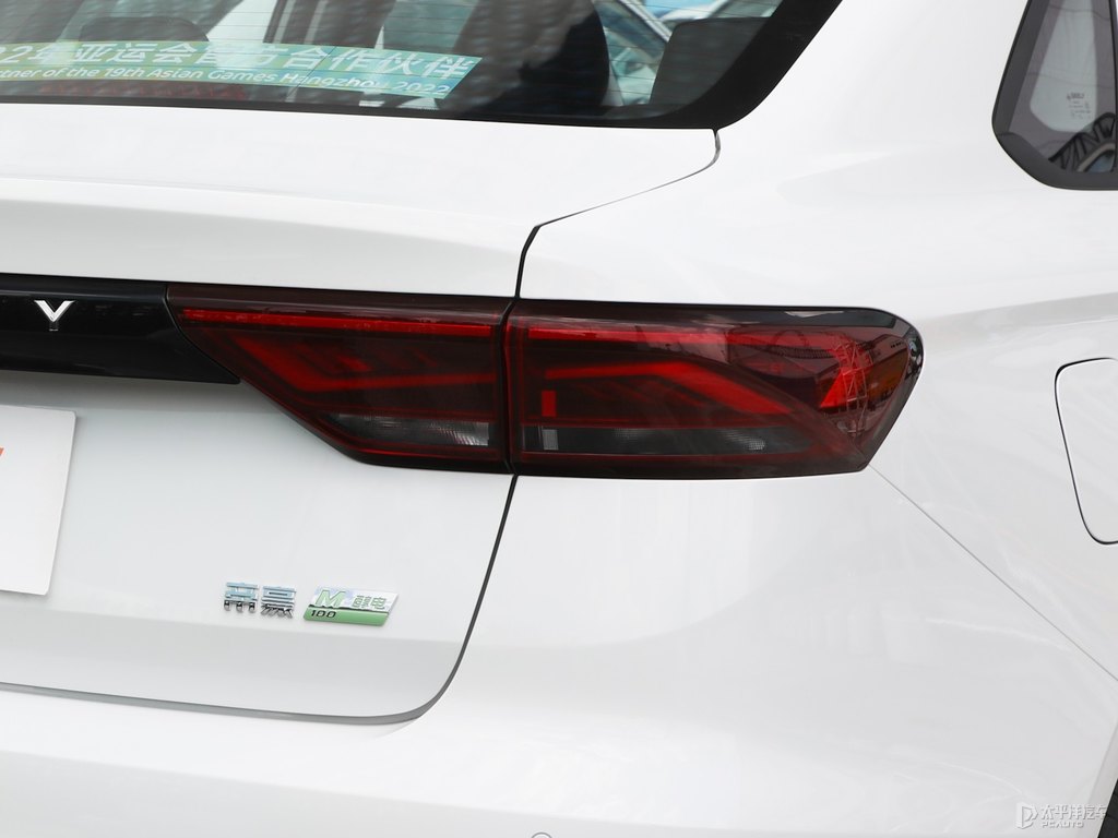 水墨白新帝豪車尾外觀圖片