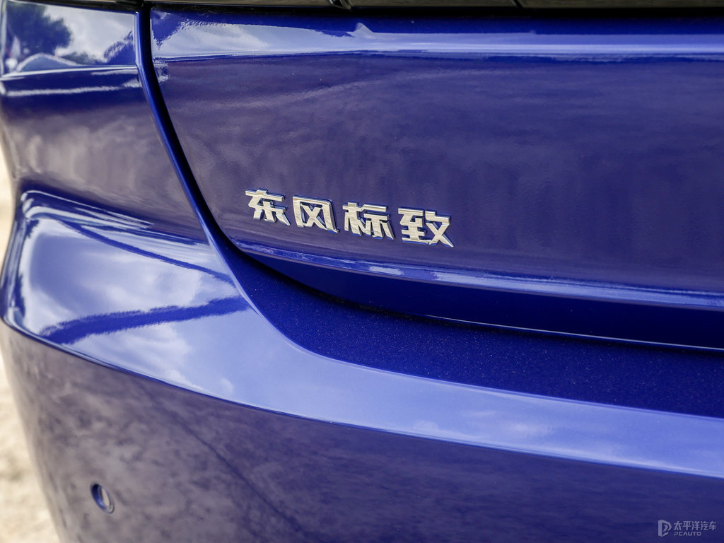 星夜藍(lán)標(biāo)致408車尾外觀圖片