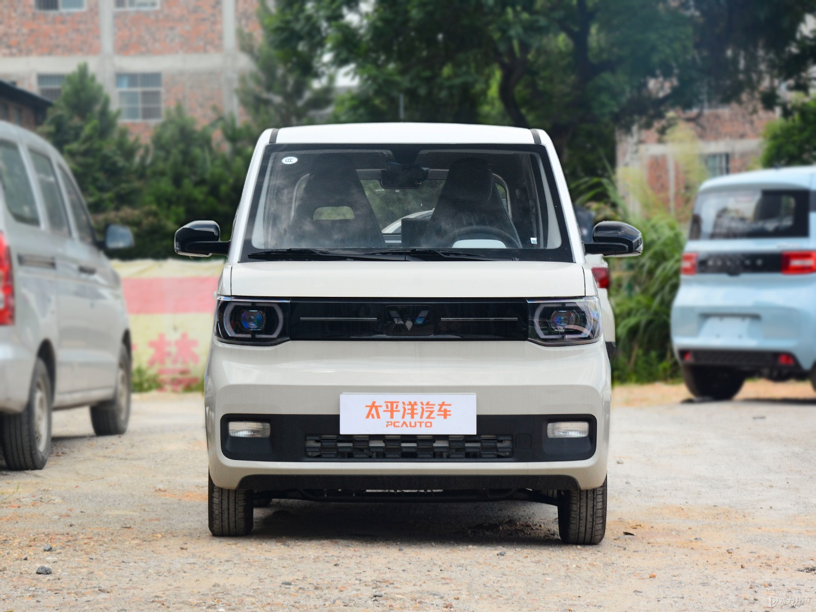 白色+生椰白宏光MINIEV整車外觀外觀圖片