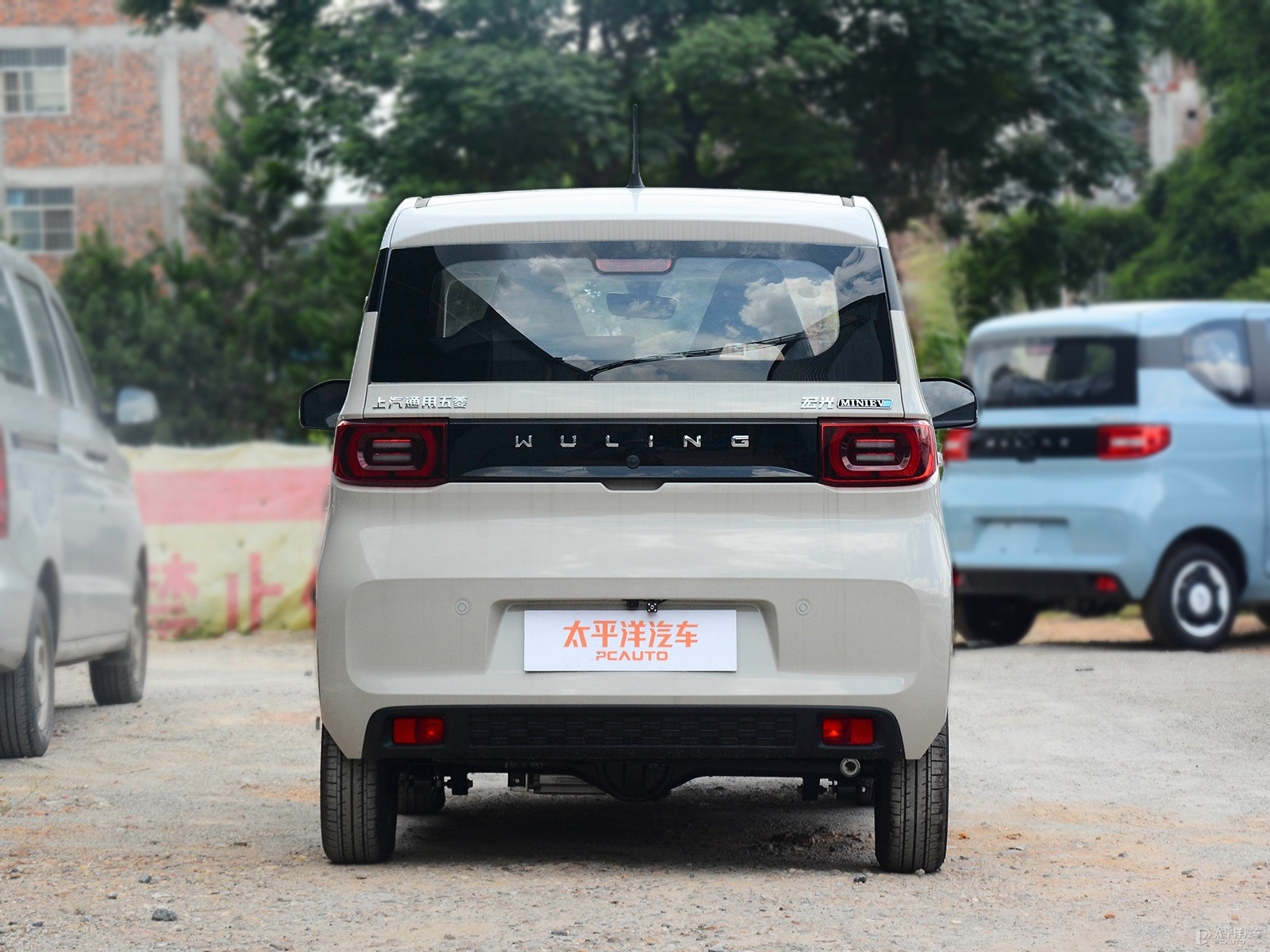 白色+生椰白宏光MINIEV整車(chē)外觀外觀圖片