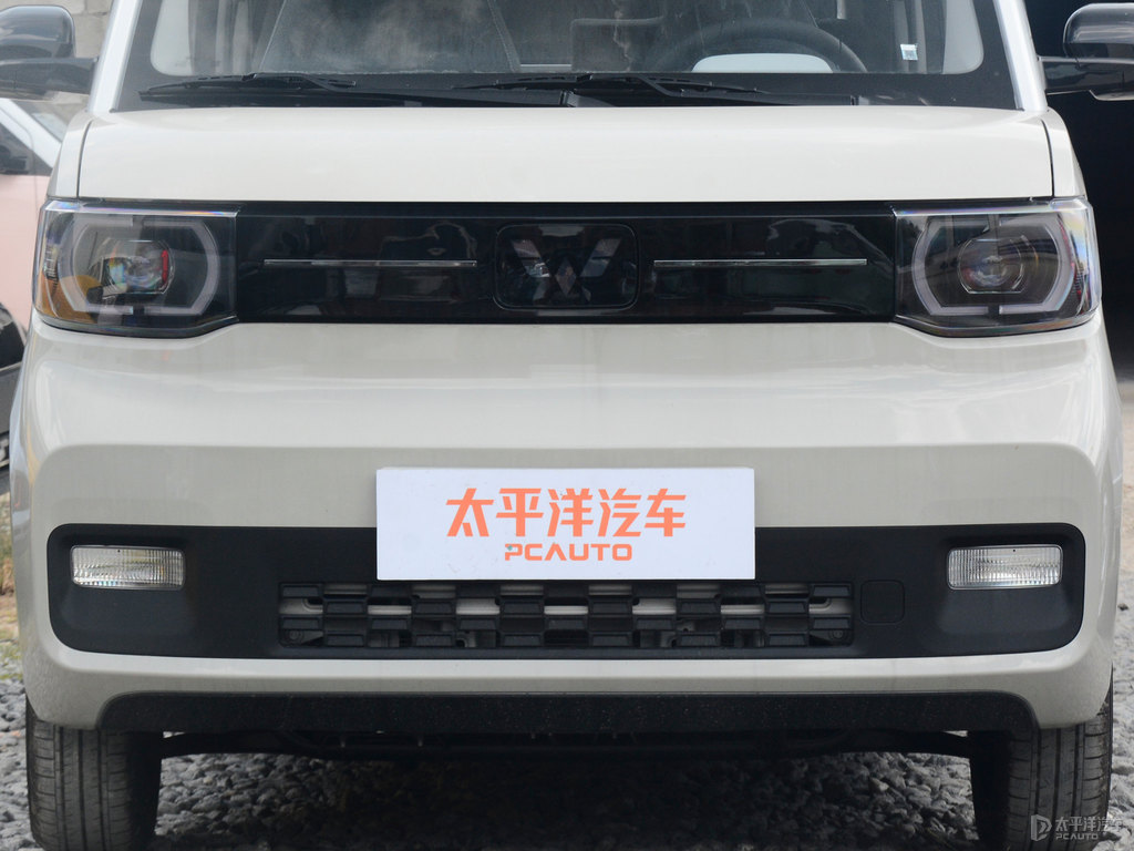 白色+生椰白宏光MINIEV車頭外觀圖片